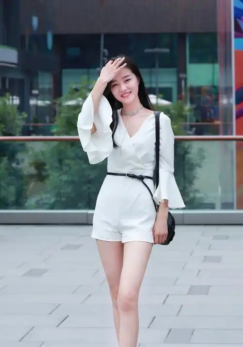 街拍清新甜美的小姐姐,清新文艺又可爱,十足的小仙女