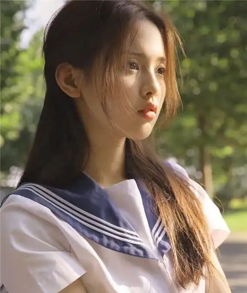 杨超越早期打工照曝出,十足的打工妹形象