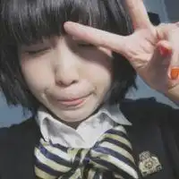 谁有卡哇伊学生装的女头像真人的滴