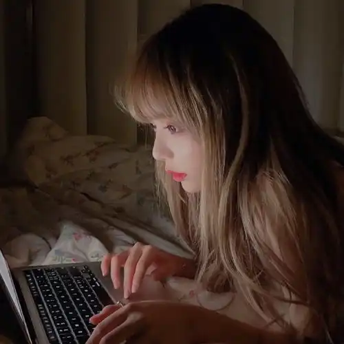 情侣头像l美女专属的拽妹文案