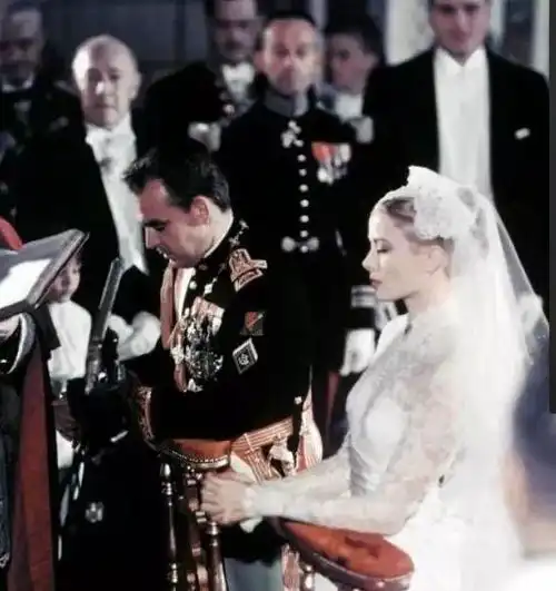 她是好莱坞著名女星,嫁入摩纳哥王室,撑起了王室颜值的一片天