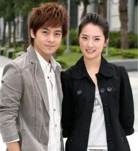 穿婆婆裤子躺公公腿,女星怪异行为被丈夫拍下,曾与林志颖合作过