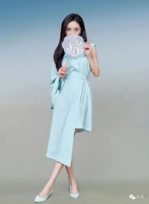 流量女星深v上下全开抬辣腿泄白嫩领域曲线看光光