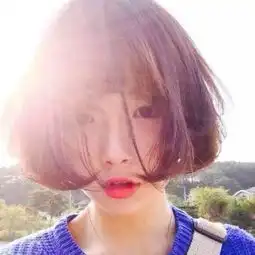 白百何自从剪了短发,涂了大红唇,漂亮得让人移不开眼