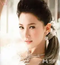 泰国美女总理私房照曝光曾与美国总统玩暧昧