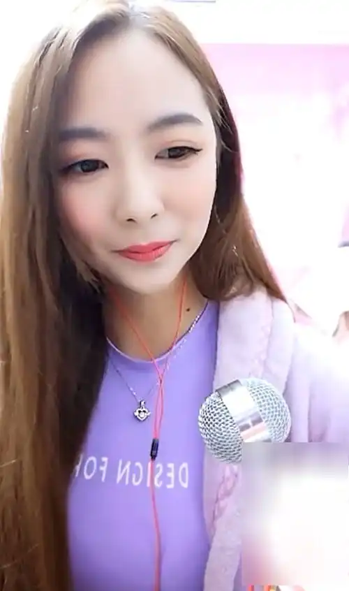 气质美女深情演唱,听起来真的让人回味无穷