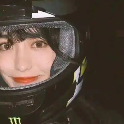 黑白唯美意境头像女生冷