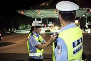 美女警花变身网红主播直播酒驾