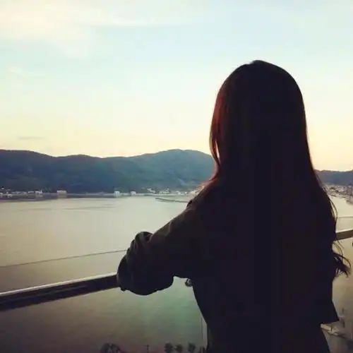 女生头像背影夜晚灯光