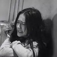 伤心哭泣的女生qq流泪头像你是我的毒瘾我戒不掉