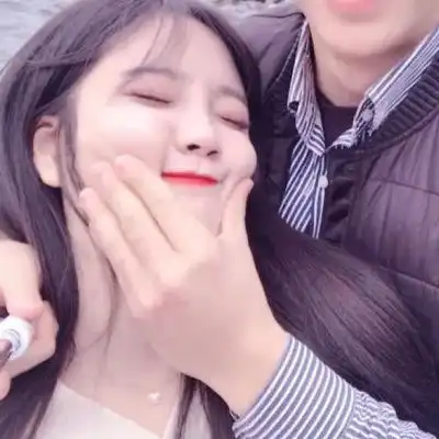 女生可爱嘟嘴头像