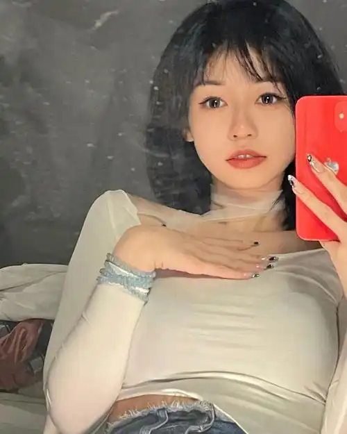 贡品全网对直男们最关心的美女太太太火辣了