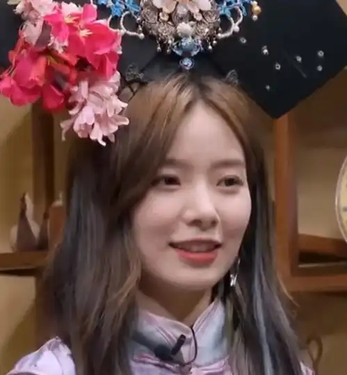 硬糖少女格格装,赵粤可爱,陈卓璇随意,看到她在逃公主