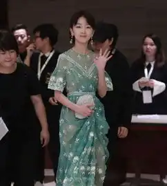 娱乐圈女星都穿了薄荷绿礼裙,杨幂最有气质,她却很失败