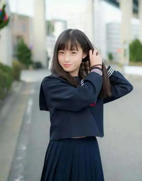 美貌如桥本环奈,也被啤酒肚拖累惨,小个子女生一胖就显壮啊