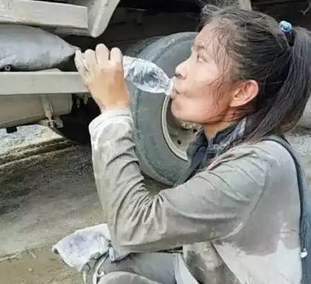 3年前被全国人记住,为救丈夫去当搬运工的水泥姐,如今怎样