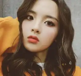 杨超越重新带火齐刘海,再登时尚顶点,新造型美成漫画脸