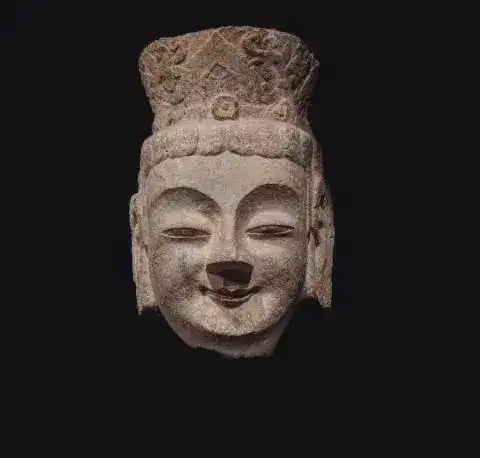 被肢解的佛像终于