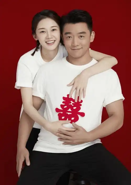 郑恺521卡点官宣结婚,他为何会舍弃富二代程晓玥,跟苗苗闪婚