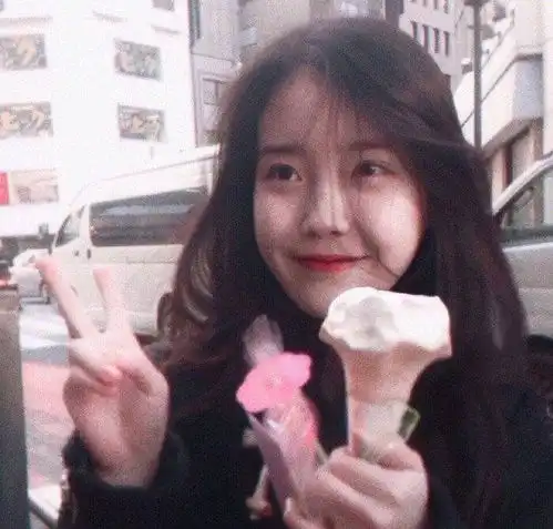 微信头像女生简约干净iu