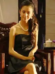 断奶女主角佟丽娅演绎抹胸裙别样美海南微生活时尚海南微生活