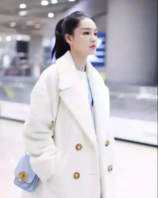 李沁身穿西装又帅又美,穿出清新美少女