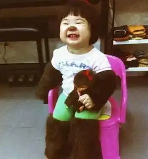 曹格携子女出席活动姐姐受惊吓嚎啕大哭