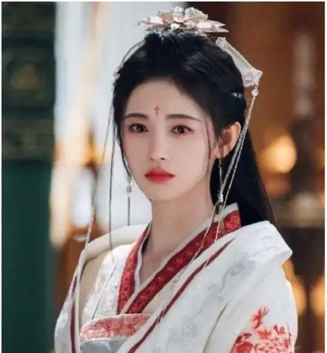 这是杨紫身材臃肿圆润仙气全无,网友的评价却让人意外