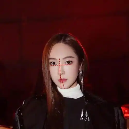 被嘲万年歪脸却成顶级大美人颜值气质着实有料,不对称也有魅力