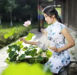 人物摄影白旗袍美女戏荷花