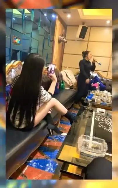 这个小姐姐要火了,光看她的背影,就觉得是个大美女啊