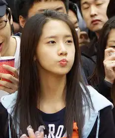 谁知道这个女的叫啥名字