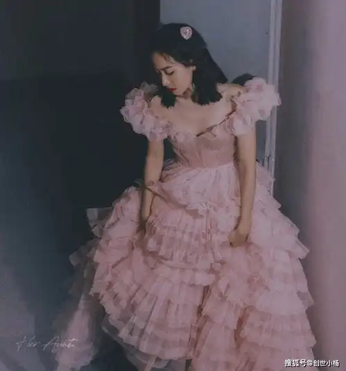 金鹰女神造型有多丑宋茜颁奖典礼换身礼服,效果美出新高度