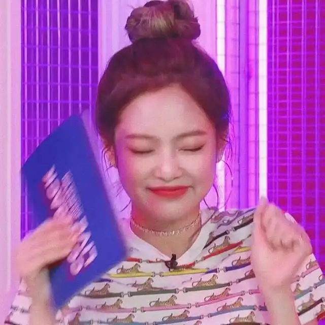 韩国19岁天才少女编舞遭骂耍杂踩背甩头,blackpink也没逃过