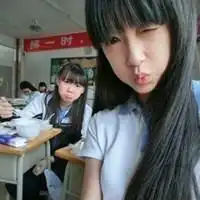 qq头像女学生穿校服作图