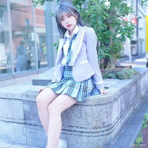 jk制服女生头像锁骨卷发