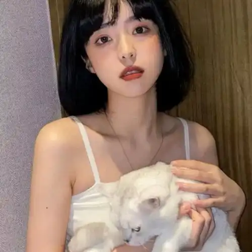 女生头像女生爱一个人会做出怎样的举动呢