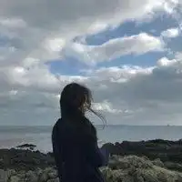 头像伤感女生哭泣图片背