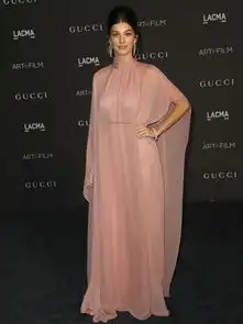 lacma红毯,小李子女友仙气,卡戴珊姐妹一身黑真优雅