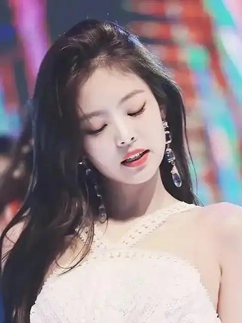 配饰是女生的第二件衣服想要显贵,得靠它