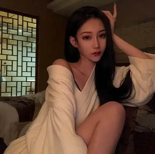 女网红私会榜一大哥,男友发现后大闹现场,却被女网红狂扇耳光