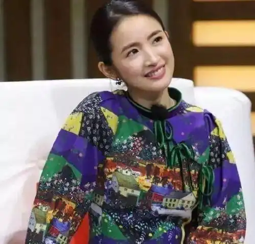37岁林依晨再演16岁少女,化妆师爆台下真面目果然真女神