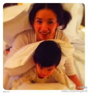 潘粤明董洁被曝分居微博记录曾经甜蜜生活