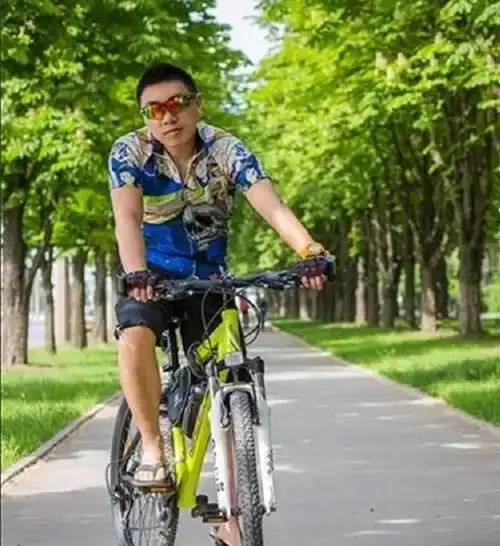 学渣梅爱偲娶18岁美女住3000平豪宅的背后,藏着肮脏产业链