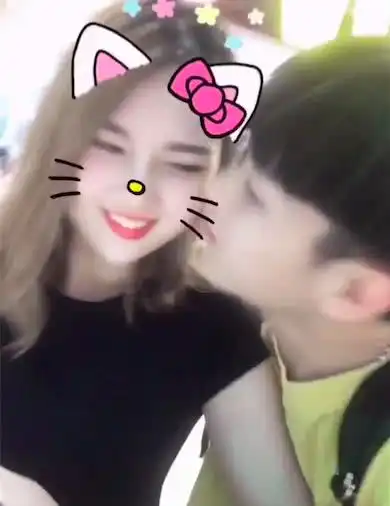 网红男子凭长得帅到处勾搭亲吻美女,女子无一拒绝,甚至投怀送抱