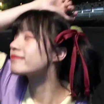 笑得很治愈的甜美女生头像