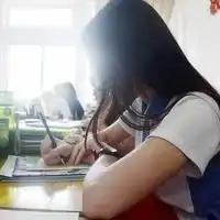 qq头像女学生穿校服掌掴