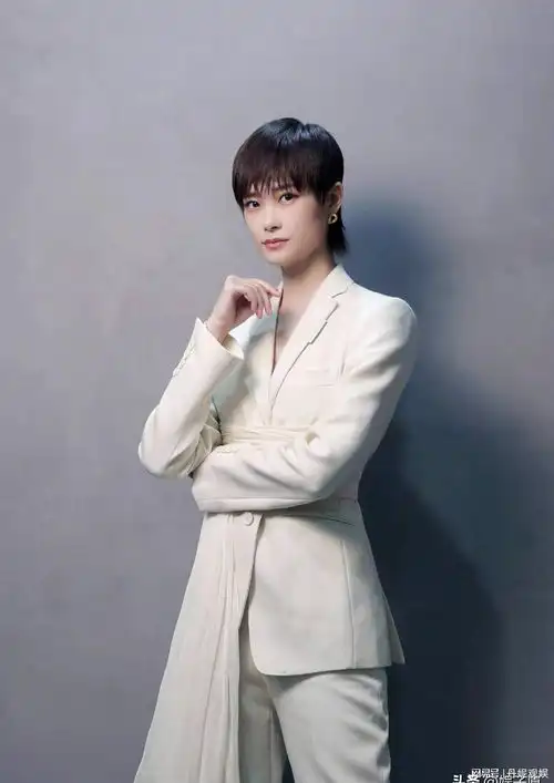 出道18年没有代表作,却次次压轴占c位,李宇春到底凭什么