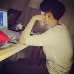 女人伤感黑白背影头像一