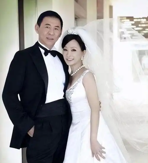 最痴情日本富豪苦等中国女神30年,55岁终于抱得美人归